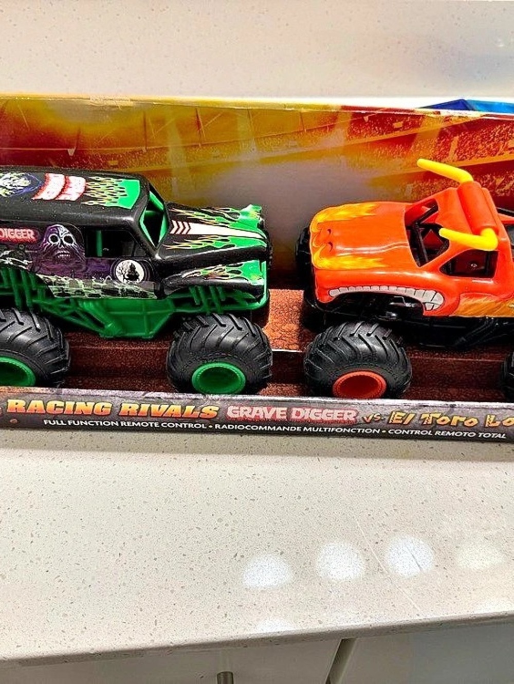Monster Jam Racing Rivals Grave Digger vs El Toro Loco Monster Trucks in Green &
